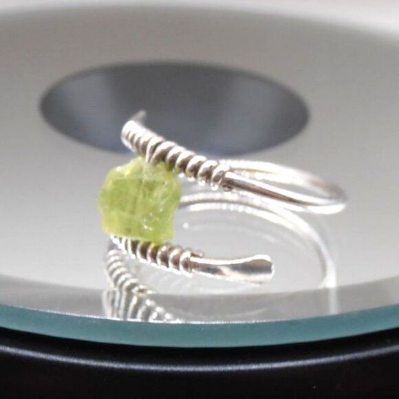 Handmade Silver Tone Wire Wrapped Peridot Ring Size 5.5 Raw Natural Gemstone - Picture 5 of 5
